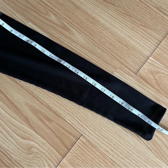 H&M Divided Black Ribbed Cropped Long Sleeve Top Large - Picture 6 of 7